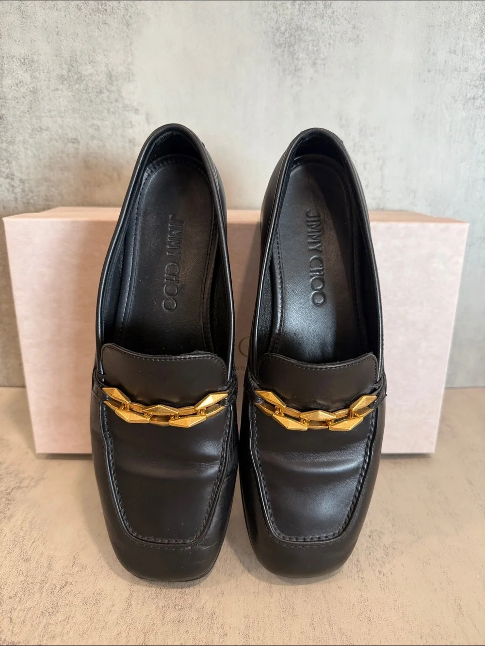 Classic Black Leather Men’s Loafers with Gold Chain Accent